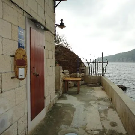 Kod Senke Apartment Komiža Exterior foto